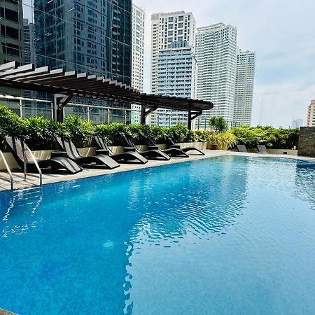 One Bedroom With Balcony By Christine Suites Ph In Greenbelt Radisson Makati City ภายนอก รูปภาพ