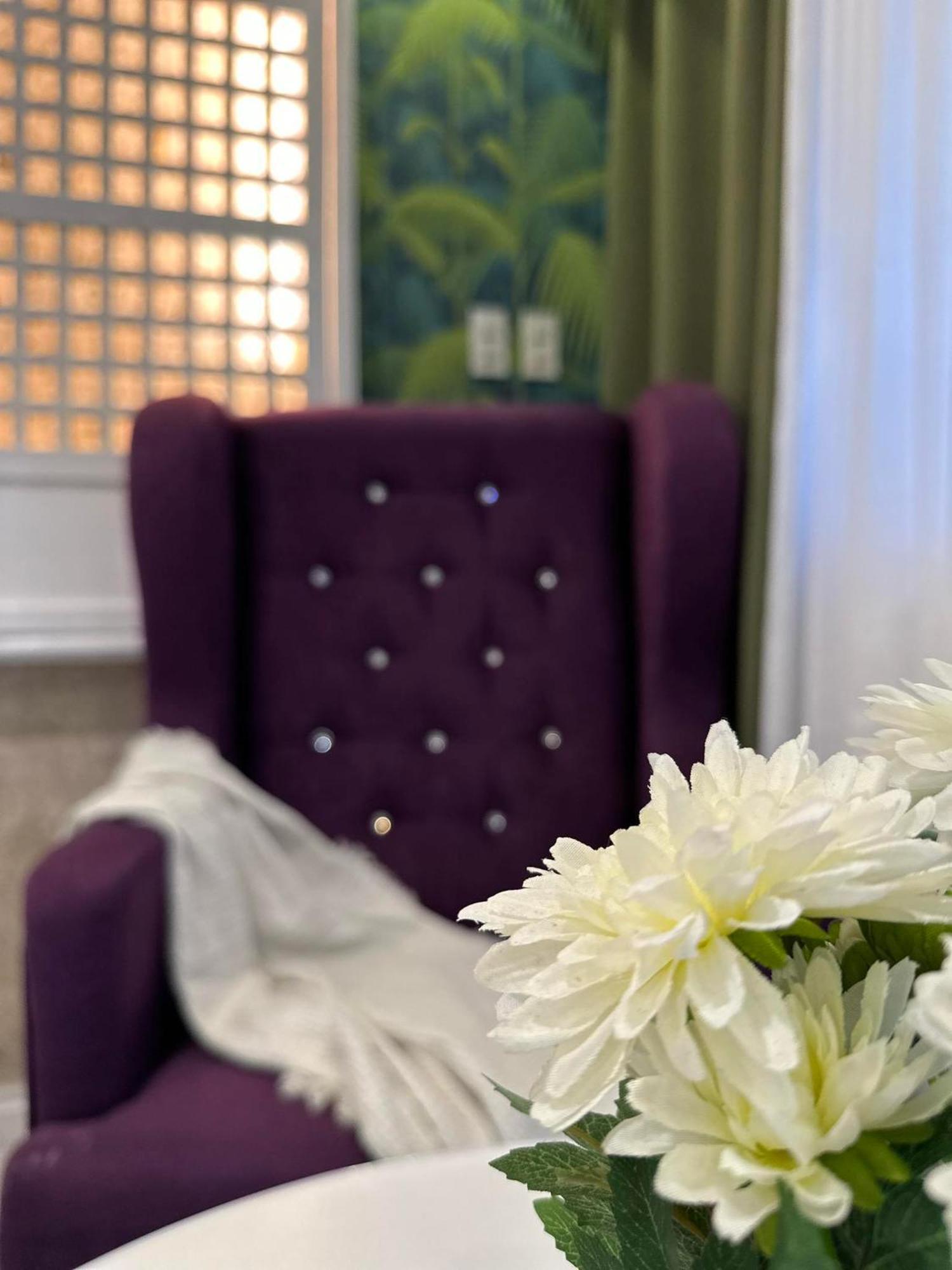 One Bedroom With Balcony By Christine Suites Ph In Greenbelt Radisson Makati City ภายนอก รูปภาพ