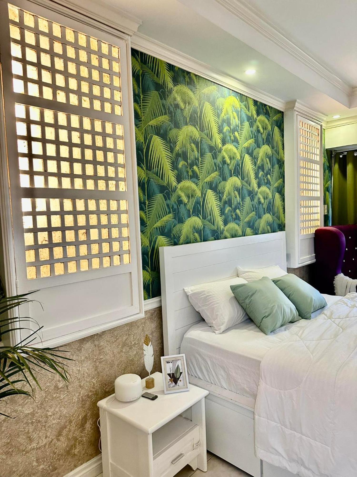 One Bedroom With Balcony By Christine Suites Ph In Greenbelt Radisson Makati City ภายนอก รูปภาพ
